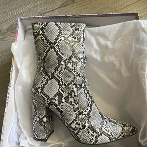 🎉FLASH SALE🎉 Jeffrey Campbell Bootie